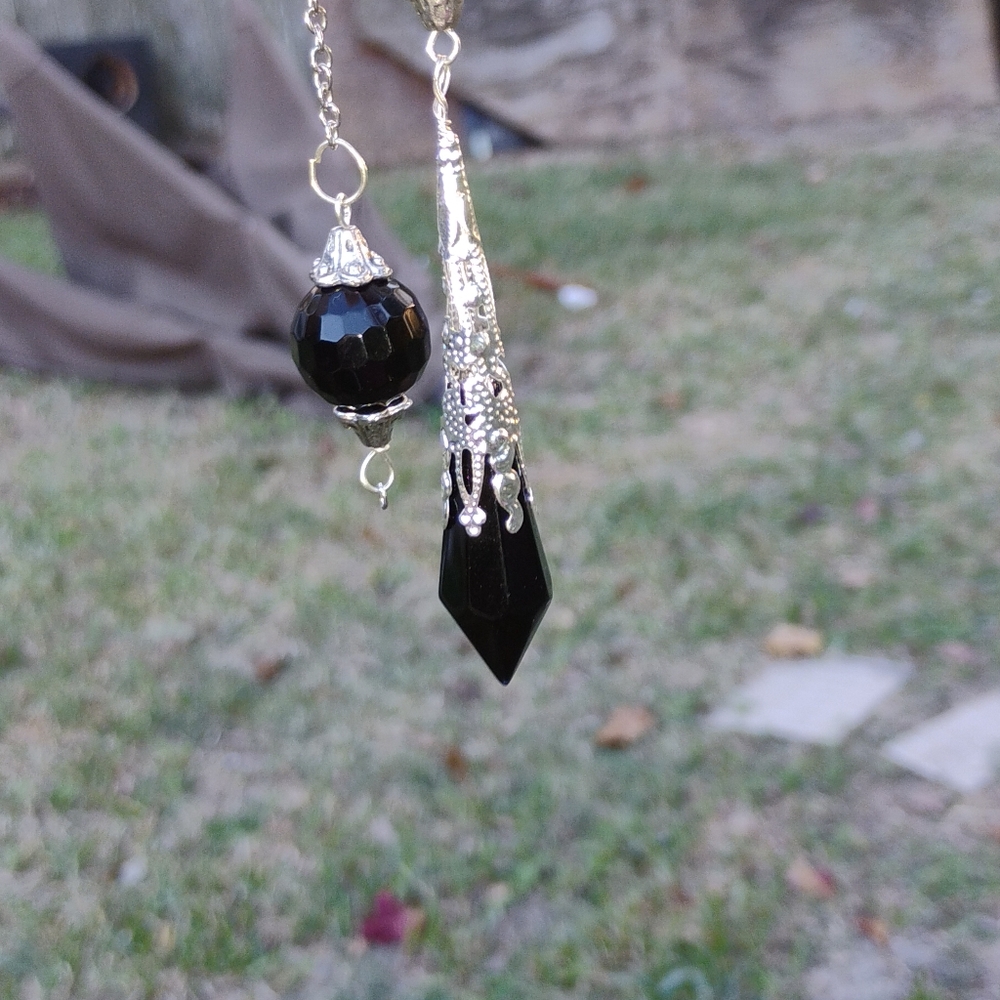 Pendulum/ dowsing